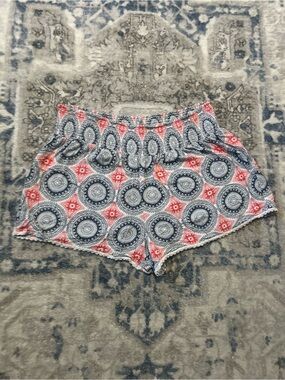 No Boundaries Printed Casual Elastic-Waist Women's Shorts in Navy and Red